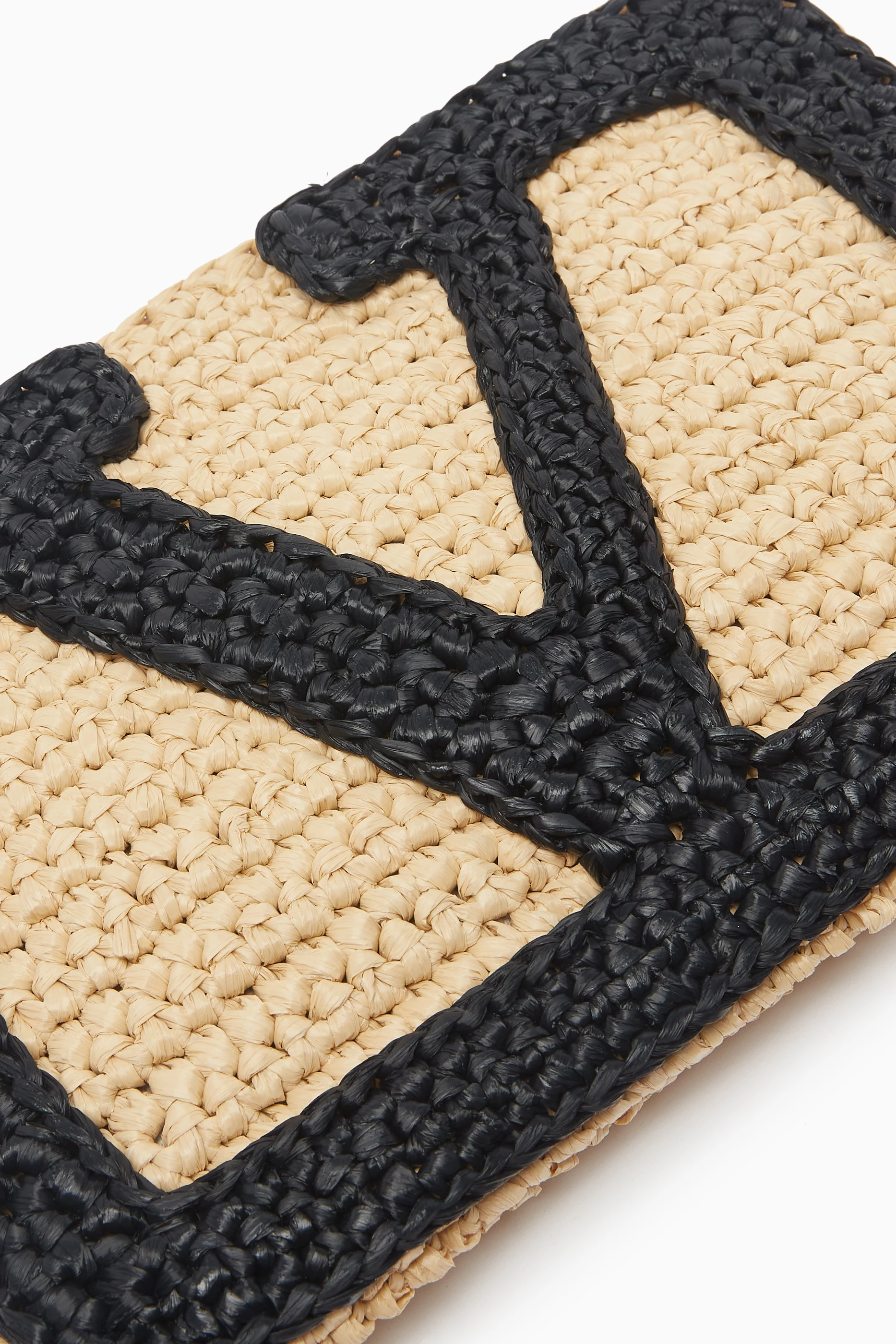 【VALENTINO】 Viva Superstar crochet clutch Viva Superstar crochet clutch in beige - Valentino Garavani