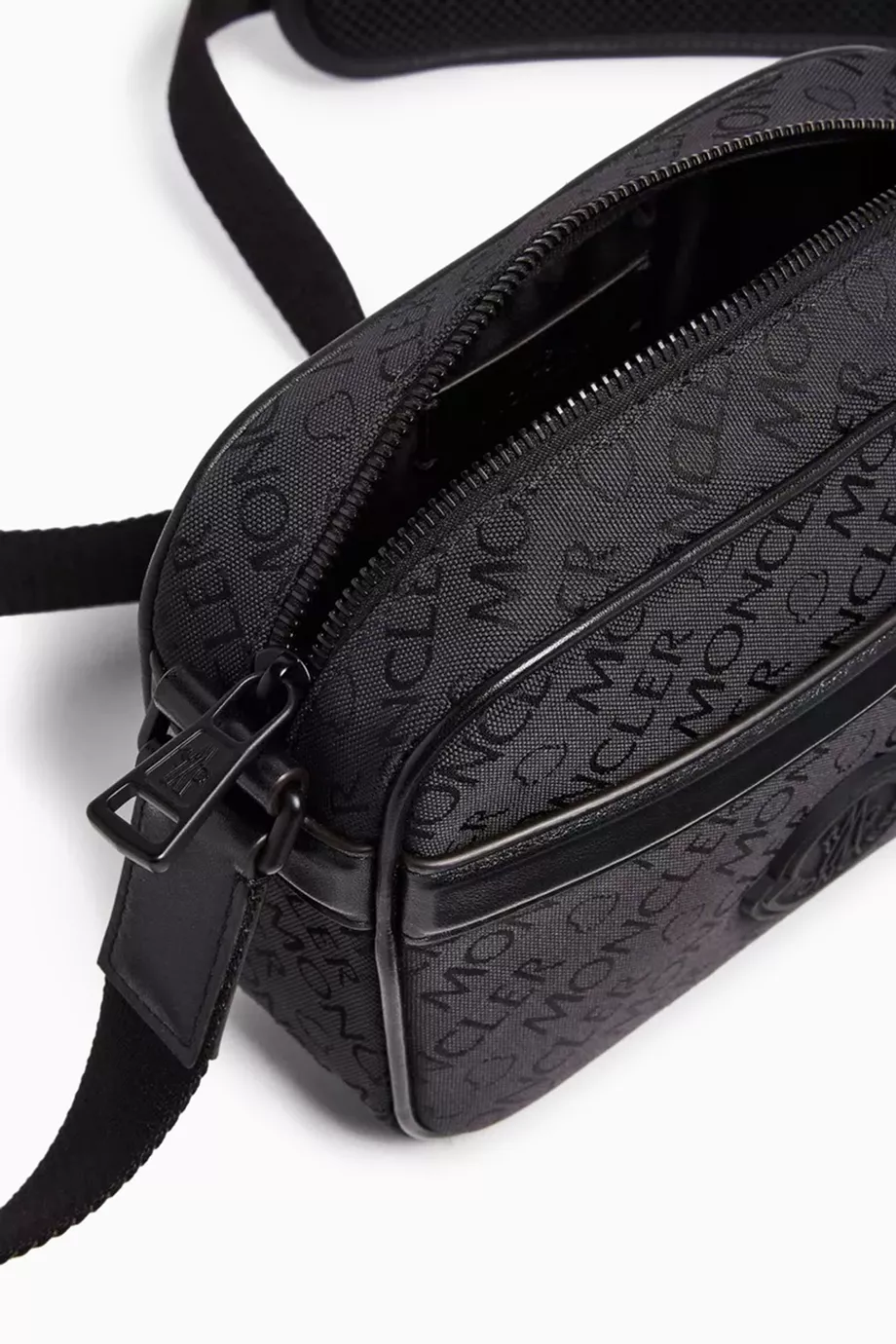 【MONCLER】TECH CROSSBODY BAG MONCLER Tech Cross Body Bag – LOZURI®
