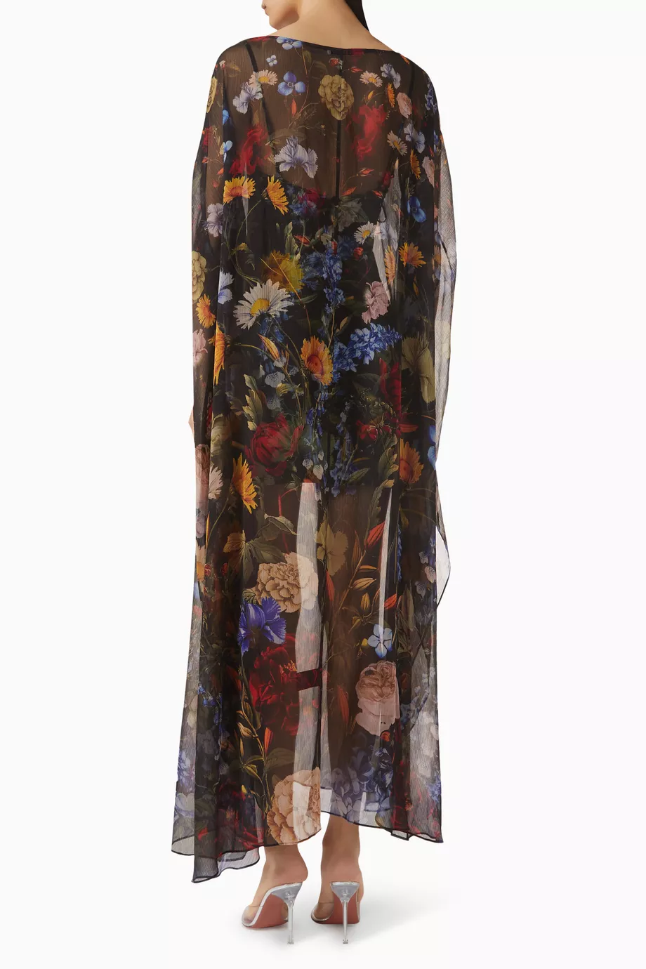 linn cape maxi dress linn cape maxi dress Long cape with voluminous 3D flowers in Pink color by  Linni Caro 